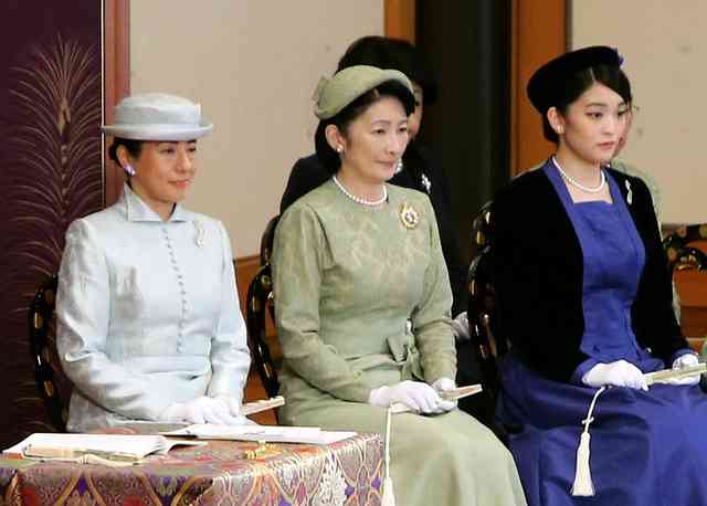 皇居で講書始の儀　雅子さまは15年ぶり出席