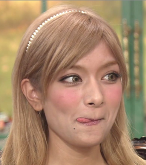  ローラがTwitterで“テレビに積極的に出演する”という宣言をし、ファンから歓喜の声