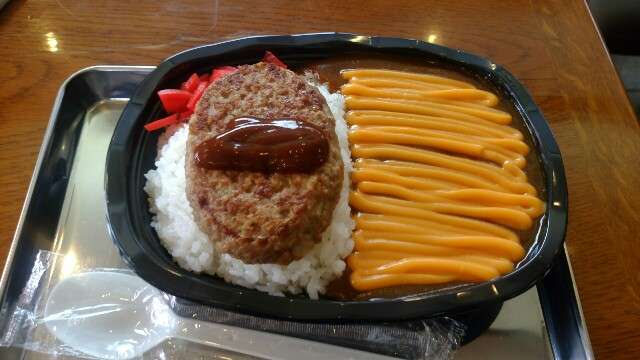 カレー1杯がわずか200円…激安店が実践する徹底したサービスカットの全貌