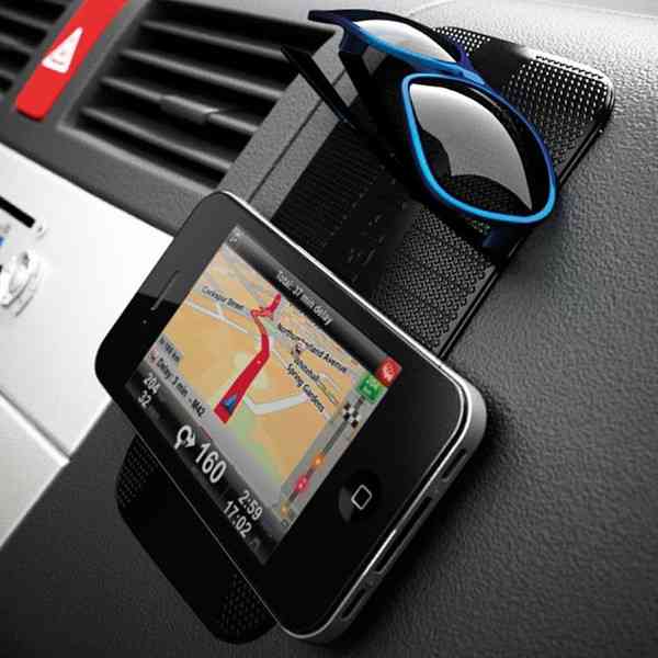スマホ「ながら運転」厳罰化へ　事故なくても懲役6月以下
