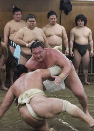 白鵬　立ち合い改善に取り組む「横審でも言われましたので」 （スポニチアネックス） - Yahoo!ニュース