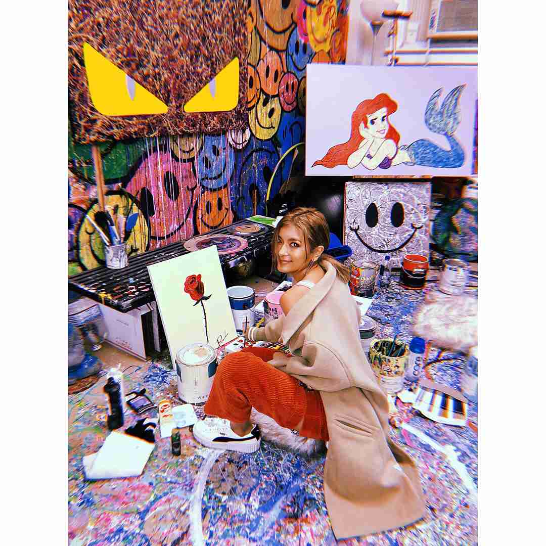 ローラが自分で描いた絵画をインスタグラムで披露「めちゃめちゃ上手」