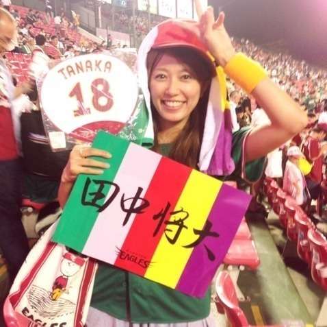 里田まい、夫・田中将大から花束　「ニヤケてしまう」とラブラブぶり披露