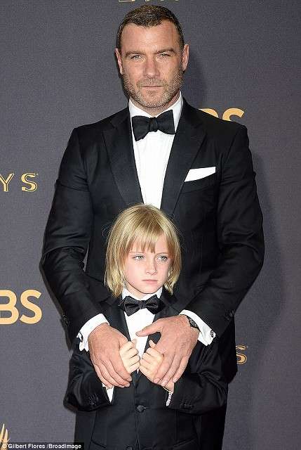 ジゼル・ブンチェンの夫トム・ブレイディ　10歳息子の唇にキスで物議