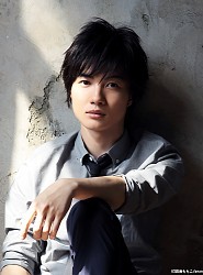 神木隆之介、弁護士役に初挑戦！NHK「やけに弁の立つ弁護士が学校でほえる」主演