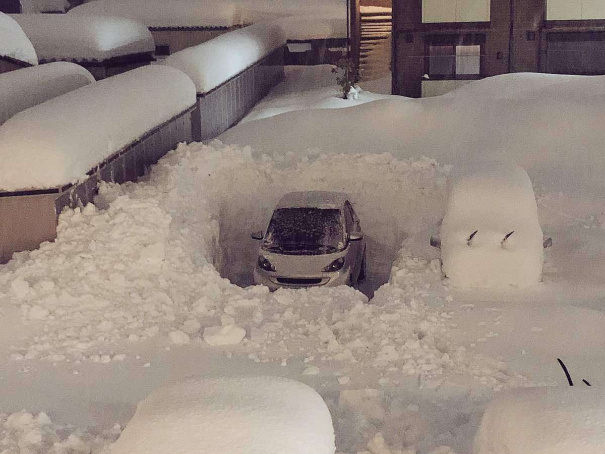 もはやアート 豪雪の福井で車を掘り出すために雪かきをした結果がこちら ガールズちゃんねる Girls Channel