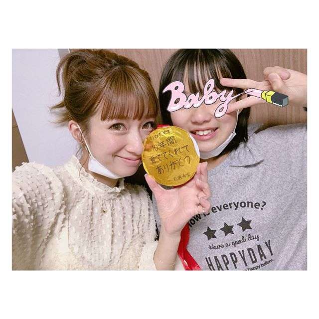 辻希美、長女から金メダル「10年間育ててくれてありがとう」2分の1成人式で