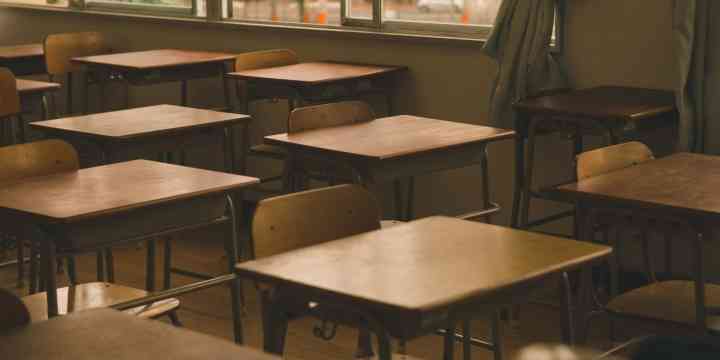 「学校しんどい」中2女子が自殺 母親、学校側に不信感