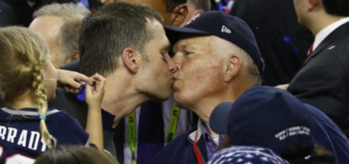 ジゼル・ブンチェンの夫トム・ブレイディ　10歳息子の唇にキスで物議