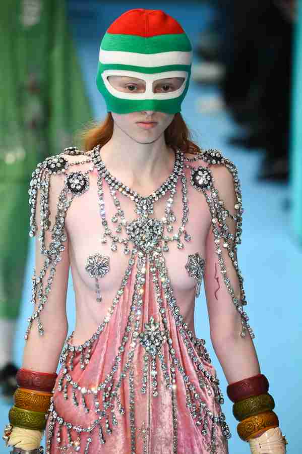 Gucci ファッションショー 生首 The Art Of Mike Mignola