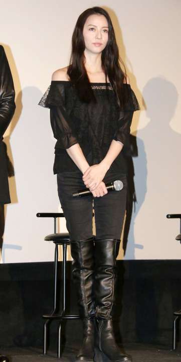 香里奈、新作写真集が大コケ！「肌の露出少なく不評」「ヌードじゃないと」の厳しい声も