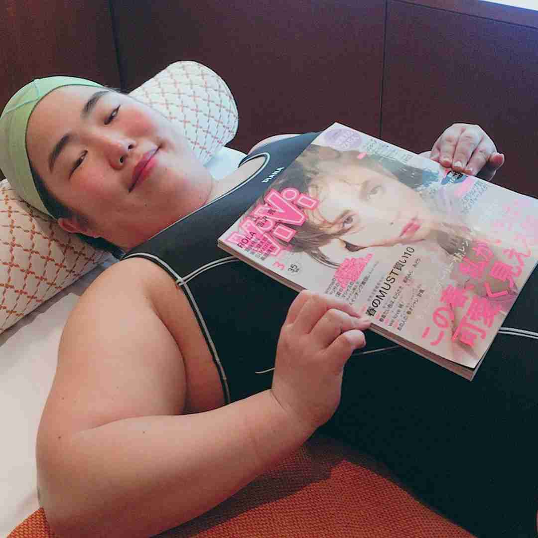 ゆりやんレトリィバァが『ViVi』で水着に？　セクシーな胸の谷間と美肌に注目
