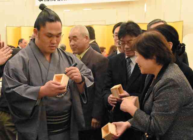 鳥取）石浦「応援を力に」　後援会発足パーティー：朝日新聞デジタル