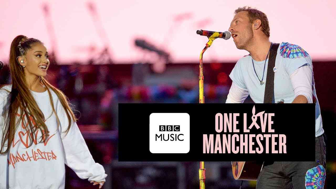 Chris Martin and Ariana Grande - Don't Look Back In Anger (One Love Manchester) - YouTube