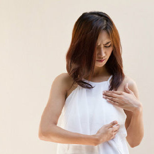 バストに不満がある女性ほど「乳がん」セルフチェックをしない！早期発見が生死を分ける