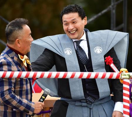 貴乃花親方に笑顔、せんだみつおが「親方、頑張れ」 （日刊スポーツ） - Yahoo!ニュース