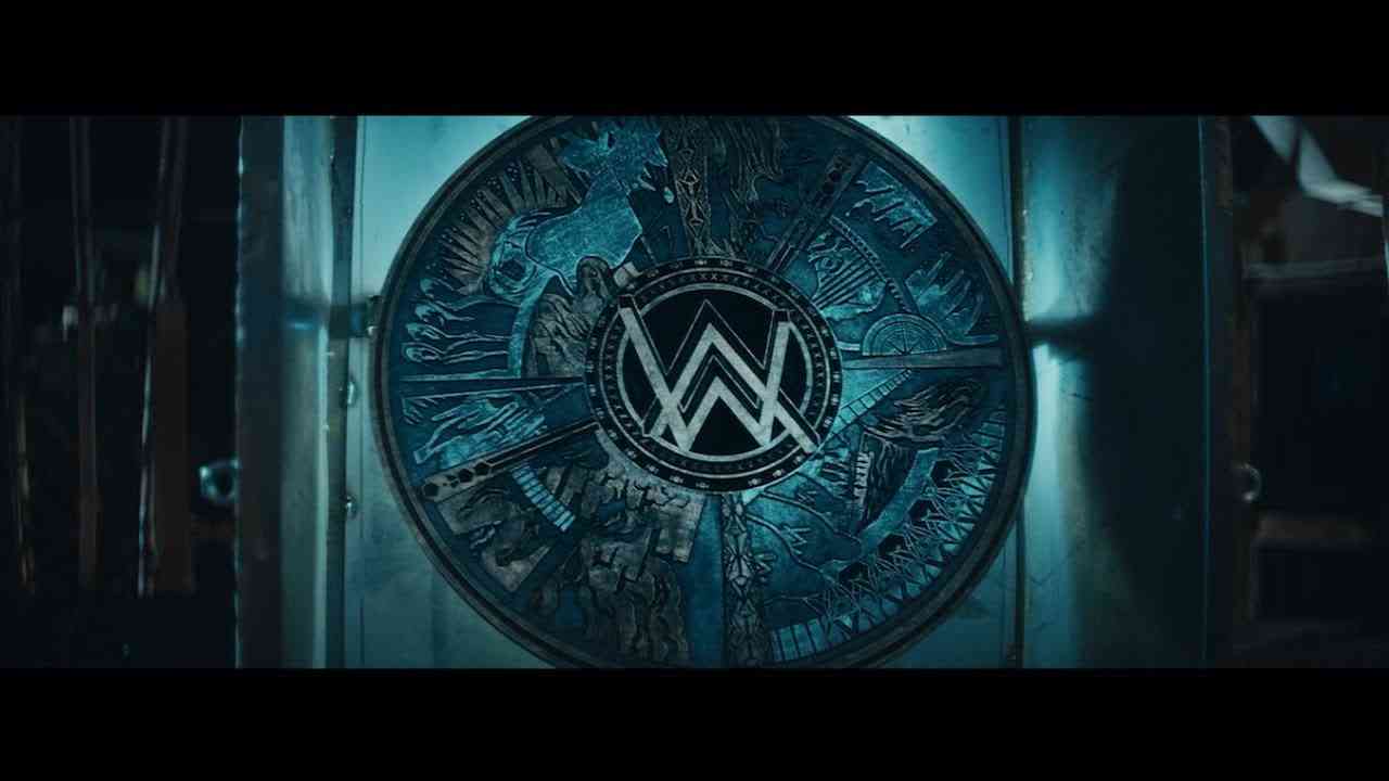Alan Walker - All Falls Down (feat. Noah Cyrus with Digital Farm Animals) - YouTube