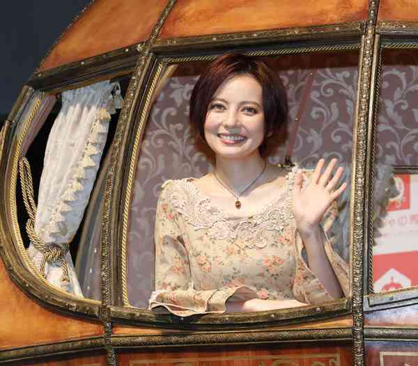 ベッキーまた災難 出演CM「かぼちゃの馬車」投資トラブル｜芸能｜芸能｜日刊ゲンダイDIGITAL