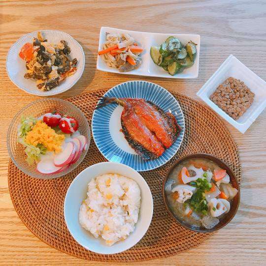 おかず3品以上、ご飯は手作り呪縛は誰のせい？ 手作り至上主義が共働き家庭を追い詰める