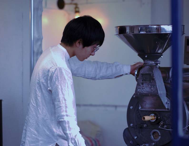 15歳のコーヒー焙煎士・岩野響さんに聞いた「僕が学校をやめて焙煎士になった理由」