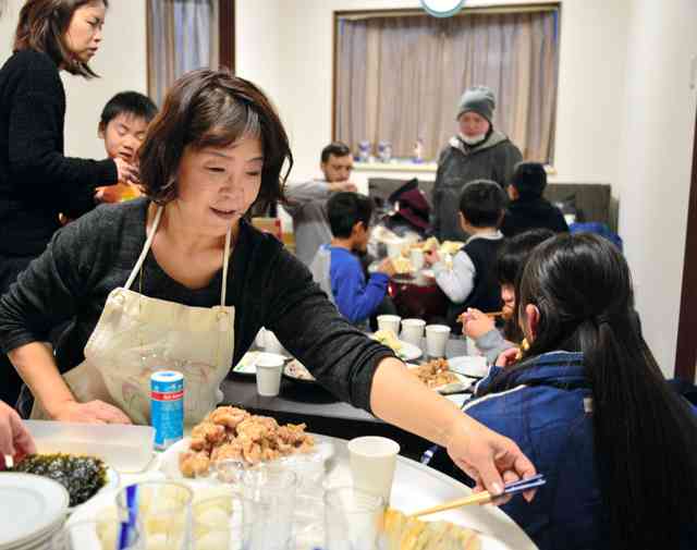 ダルビッシュママが子ども食堂 地域ボランティアと協力