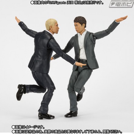「ダウンタウン」松本人志と浜田雅功が可動フィギュアに、全身18箇所可動でさまざまなポーズが再現可能