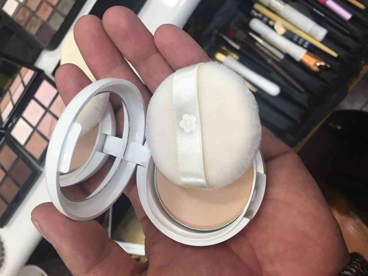 持ち歩きに便利なコスメ(化粧品)