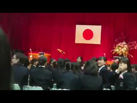 卒業式でサプライズゲストとしてGACKTさんが来ました！！！！ - YouTube