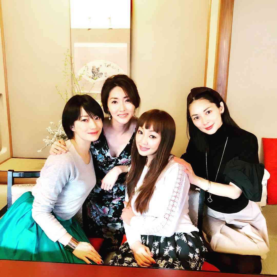 超豪華ママ友会ショットを公開「楽しいひと時」神田うの、菅野美穂、伊東美咲ら