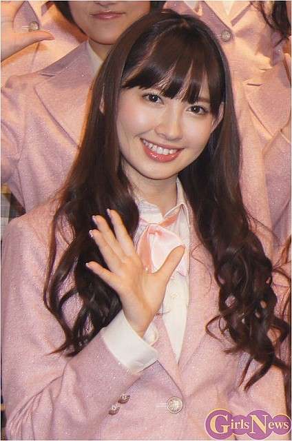 「世界一美しいです！」小嶋陽菜、30歳を迎えた大人セクシーショットに絶賛の声が殺到！