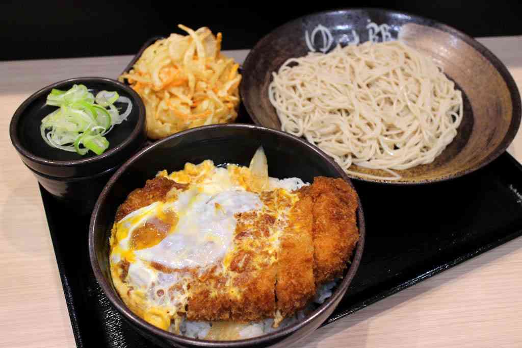 【量重視】麺類＋ご飯もののセット写真