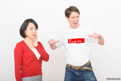 【賛否】41歳男性「ブランドのロゴが大きく入っている服を買う人の心理が理解ができない！」