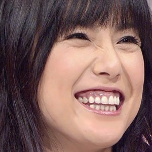 歯茎が黒い人