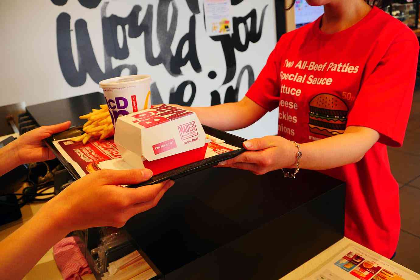 【革命】マクドナルドが割引クーポンをTシャツ化！ 着ていくとビッグマックセットが安く買えるぞおおおおおお！ ｜ バズプラスニュース Buzz+