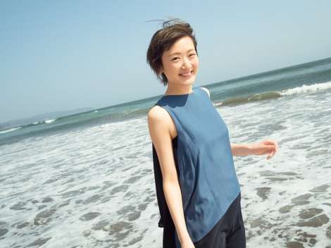 生駒里奈“アイドルとして最後のグラビア”変わらぬ透明感と成長した美しさ見せる