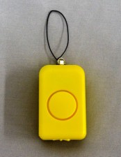 小学生に配布の防犯ブザー電池破裂 使用控えて