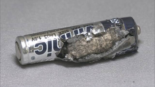 小学生に配布の防犯ブザー電池破裂 使用控えて | NHKニュース