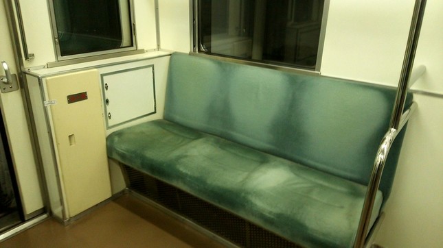 電車の連結部で小学生が悪ふざけ　腕を挟んでラッシュ時の大江戸線遅れる