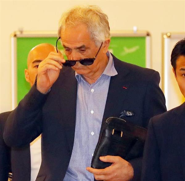 「ごみ箱に捨てたようなもの」 解任のハリルホジッチ氏、涙浮かべ心情吐露