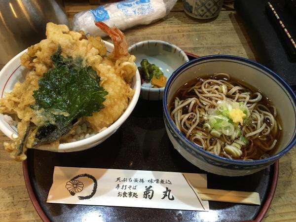 【量重視】麺類＋ご飯もののセット写真