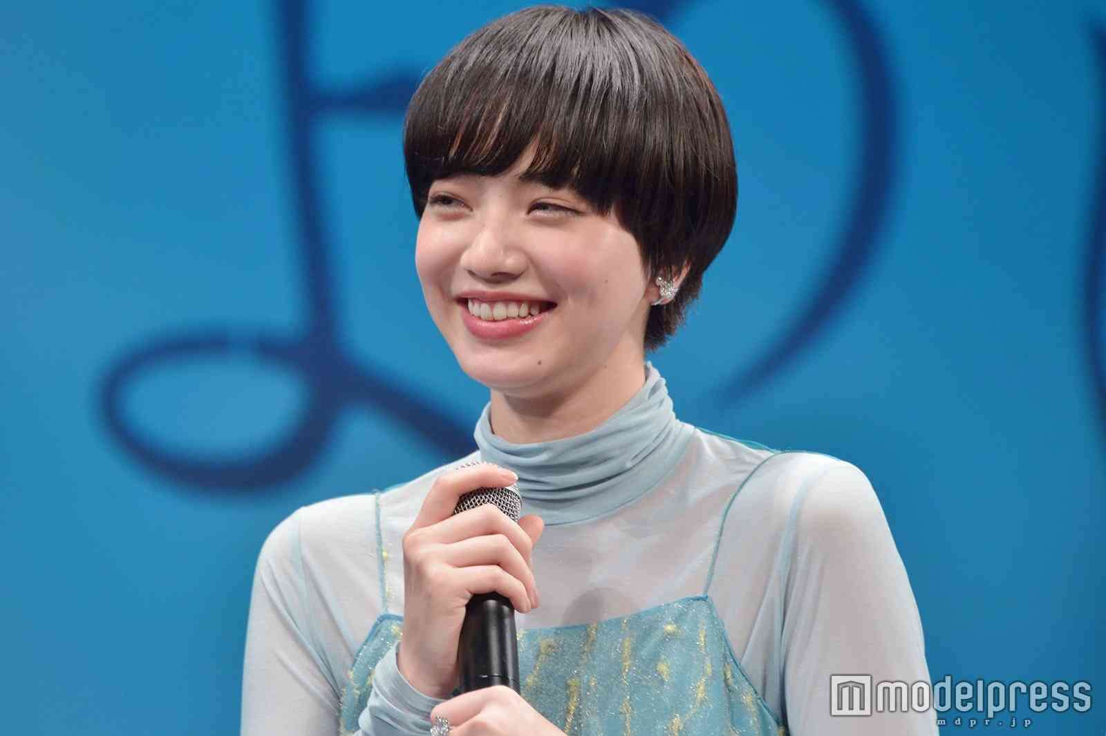 小松菜奈 黒髪マッシュヘアが 女神級の美しさ と話題 どんどん短くなる 見惚れちゃう ガールズちゃんねる Girls Channel