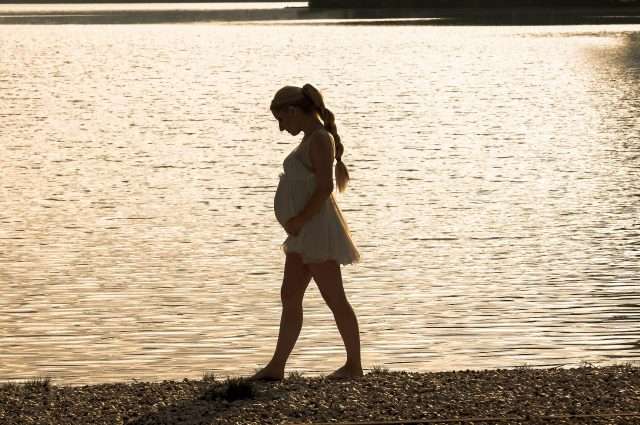 葬式での妊婦の鏡の向きは？あざが出来る言い伝え本当なの？ | NEVER ENDING物語