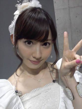 「世界一美しいです！」小嶋陽菜、30歳を迎えた大人セクシーショットに絶賛の声が殺到！