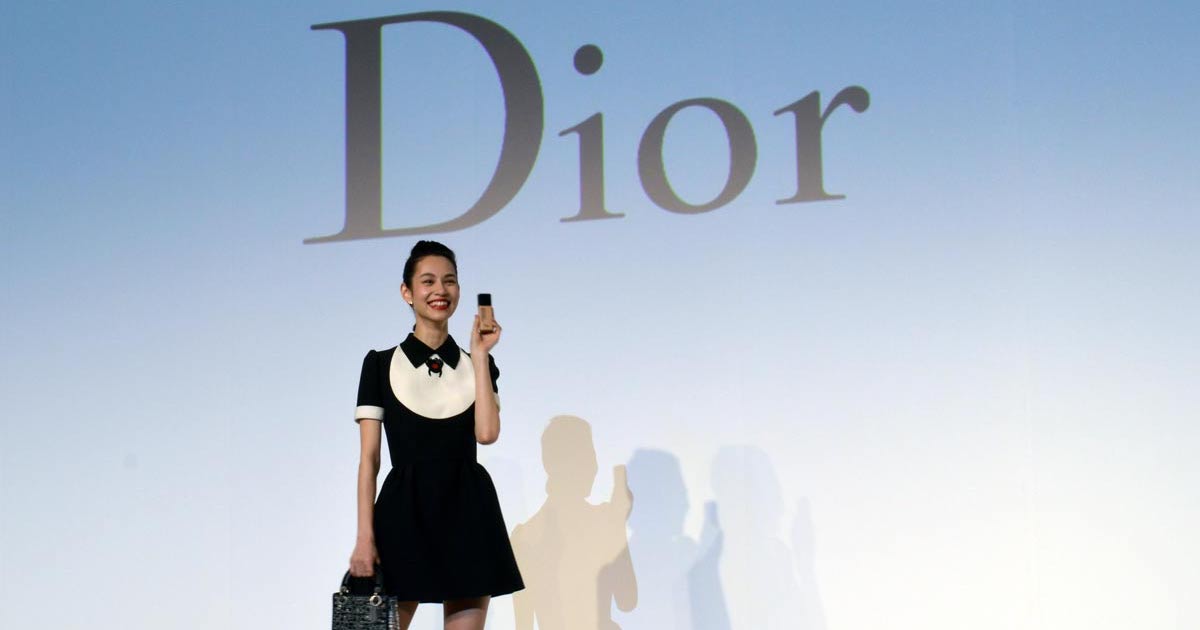 水原希子が「ディオール」のアジア・アンバサダーに　4カ国語駆使し挨拶│WWD JAPAN
