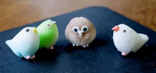 カップのふちにとまる「コトリシュガー」の可愛さに胸きゅんがとまらない！　文鳥やインコ、ふくろうも