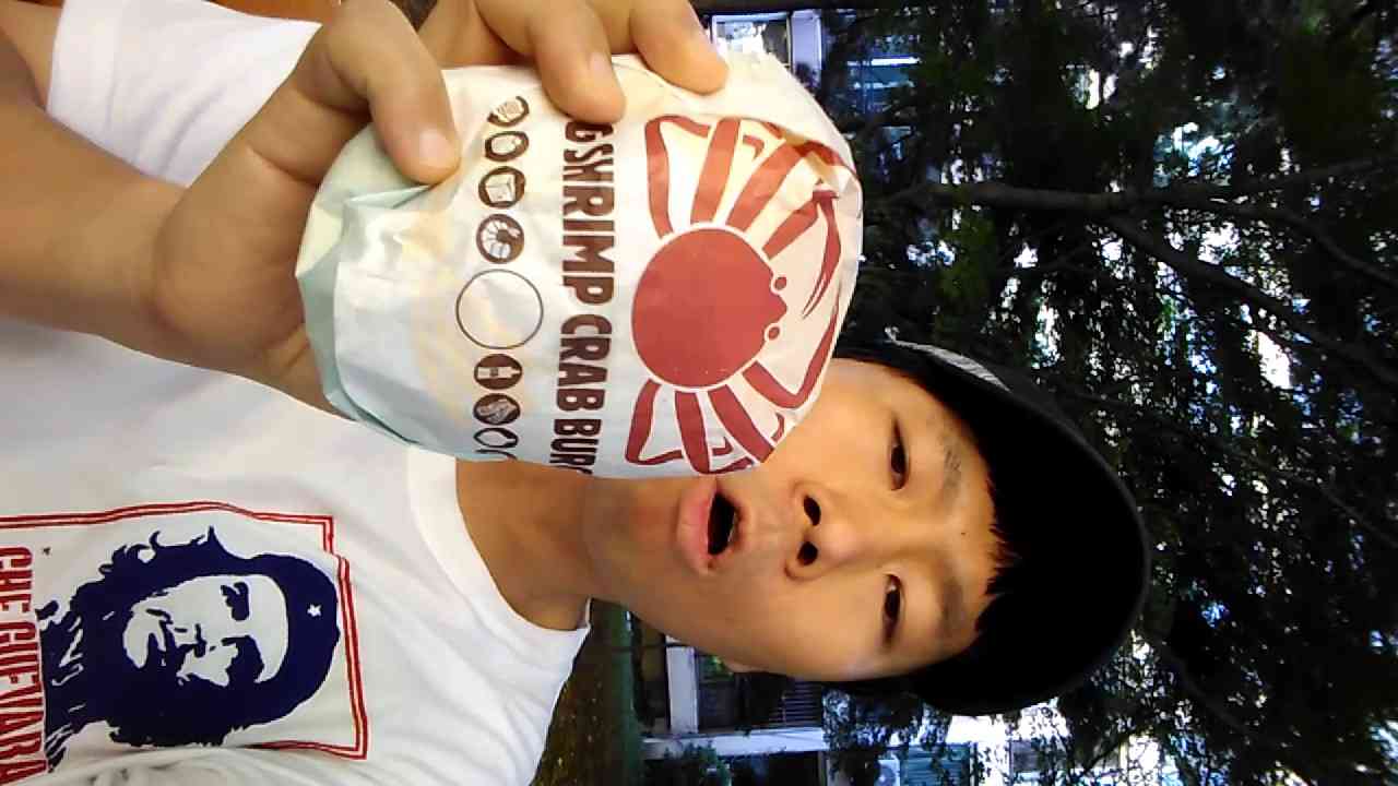 버거킹 붉은대게통새우버거 전범기때문에 안먹고 버림 - YouTube
