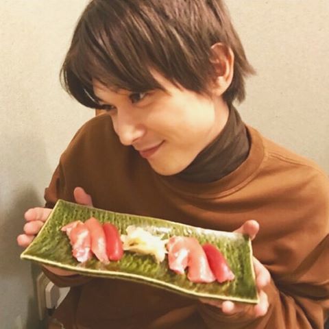 画像を見て、ある芸能人が頭に浮かんだらプラス