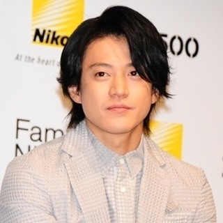 小栗旬演じる花沢類に歓喜の声「再現率すごい」「永遠の王子様」 | マイナビニュース