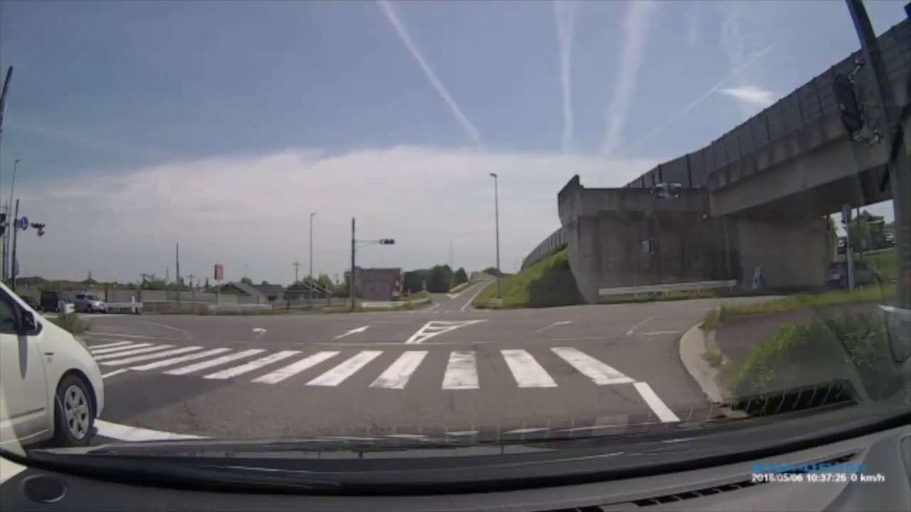 やらかした！ 複雑な交差点で信号を見落とし・運転ミス - YouTube