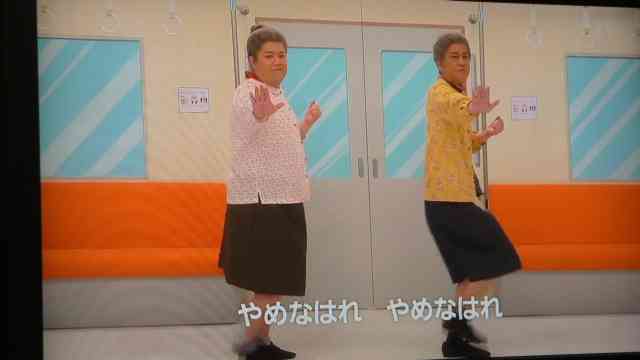 電車で化粧する人の心理を推測して下さい